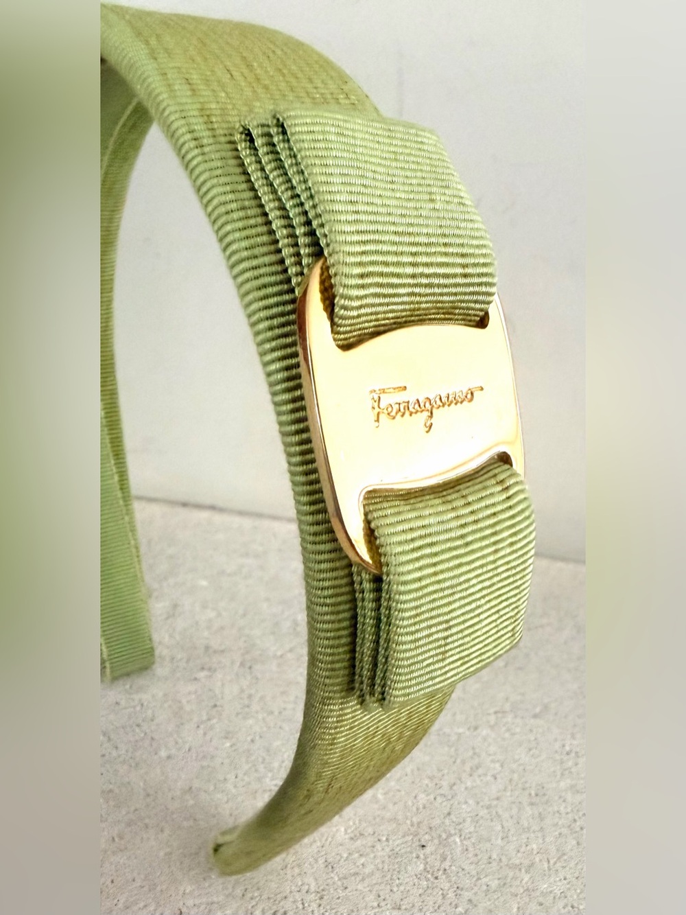 SALVATORE FERRAGAMO Vara Bow Sage Green Grosgrain Headband Gold Logo - Picture 3 of 6
